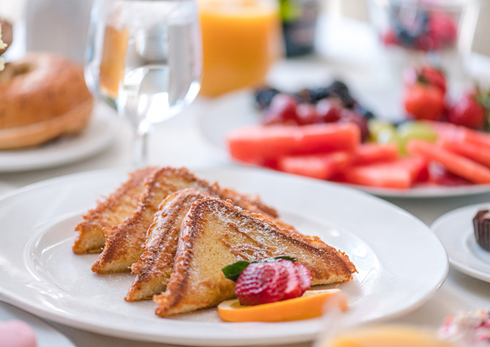 french toast and fruit