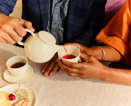 D1 LIFESTYLE 06 HOSTING CINNAMONPLUM 0911 ALT FINAL